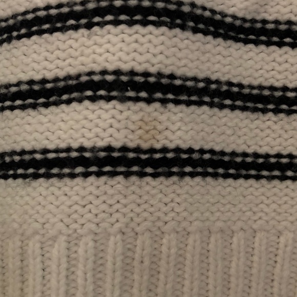 LIMITED TIME DISCOUNTED SHIPPING! H&M Black and White Stripe Crop Knit Sweater - Picture 11 of 16